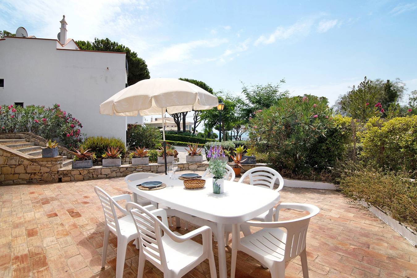 Villa 'Harlequin' mit Meerblick, Wi-Fi und Klimaanlage in Vale do Lobo, Almancil
