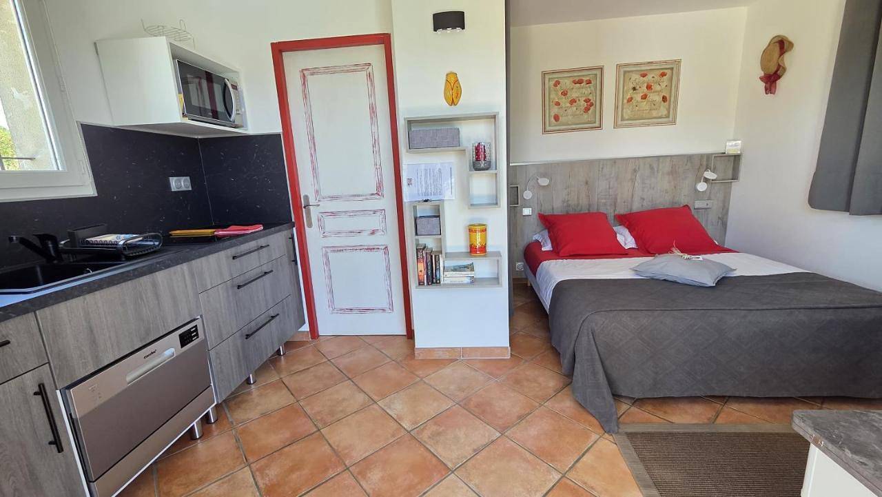 La cigale sous l'olivier in Le Castellet, Côte méditerranéenne (France)