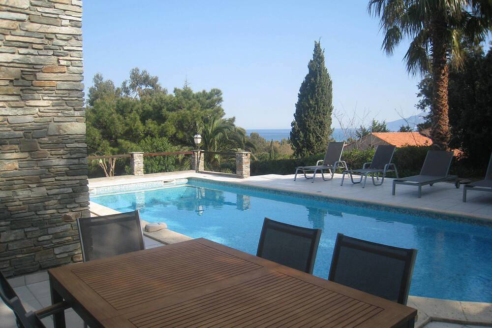 Villa 300 M2, piscina, cerca de la playa a pie, Saint-Florent, Haute Corse in Saint-Florent, Region de Calvi