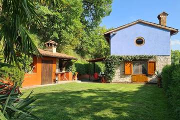 Location de vacances pour 7 personnes, avec jardin, animaux acceptés à Fabriano