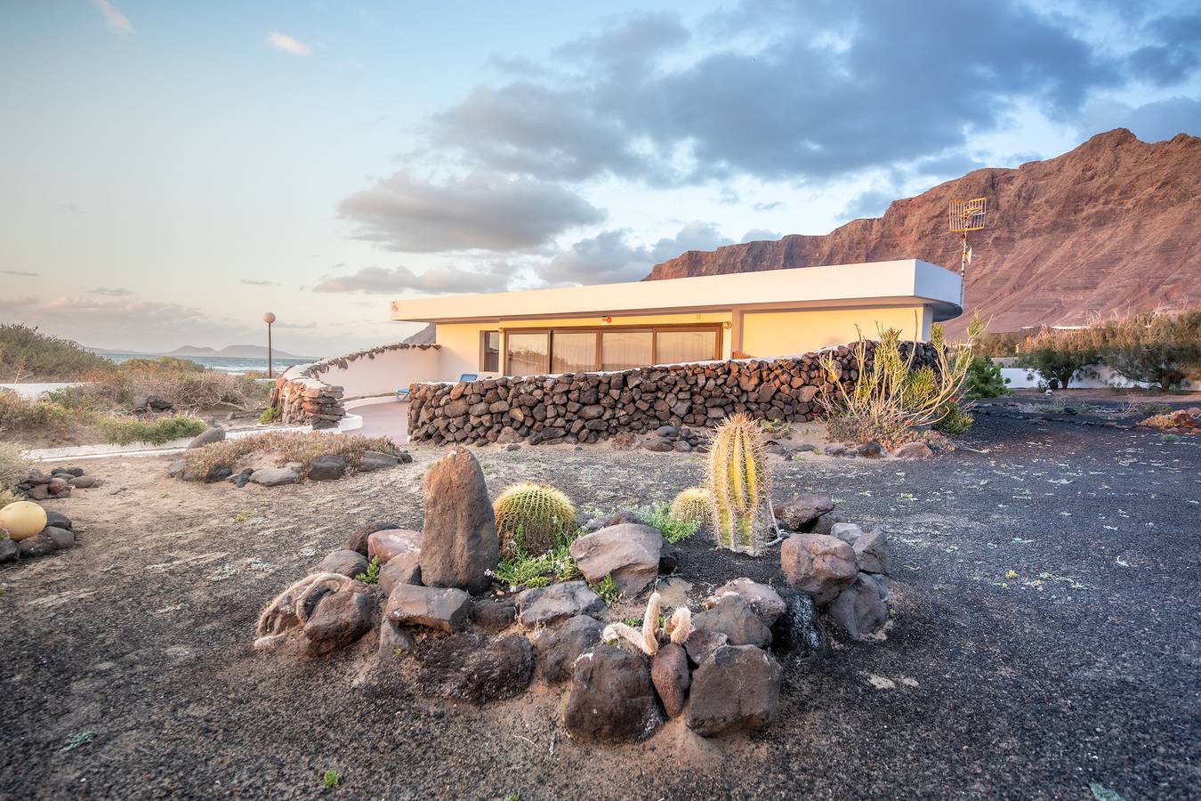 Famara Sunset Bungalow in Playa Famara, Teguise