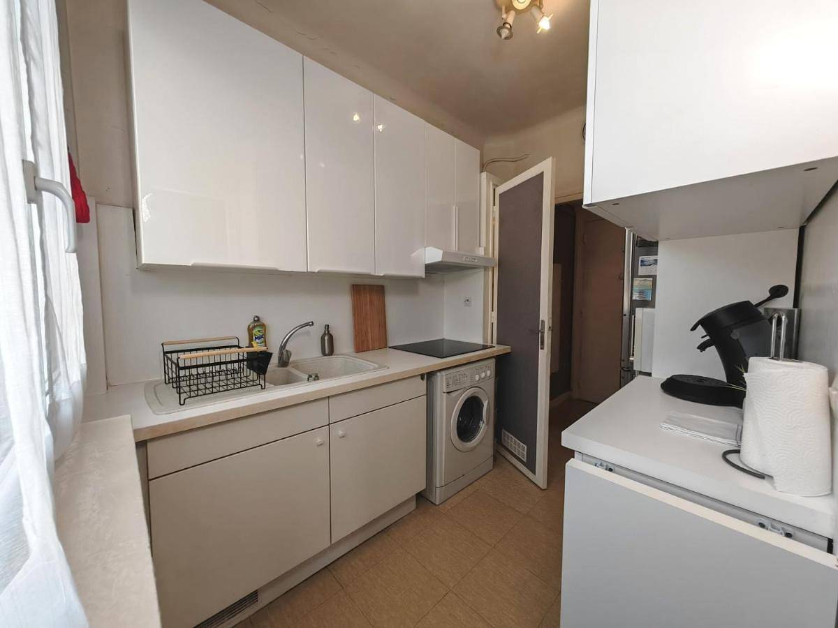 Appartement entier, One-Bedroom Apartment in Les Lilas, Seine-Saint-Denis