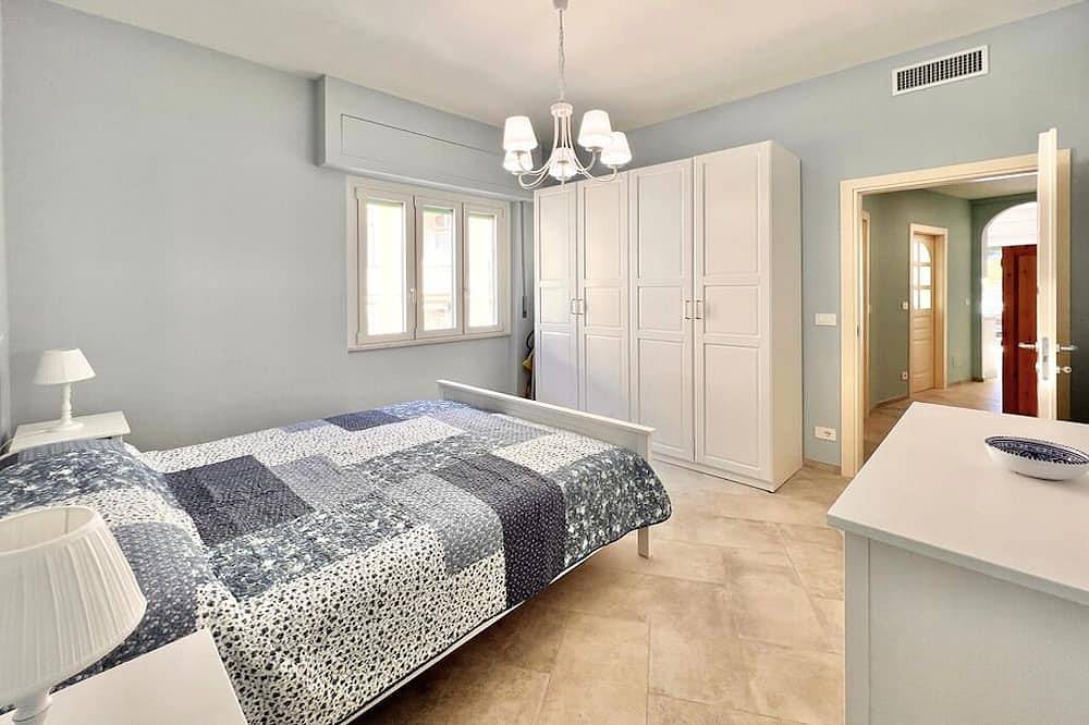 Entire apartment, Fabulous 2-bedroom apartment with Ac and heating in Varigotti, Italy in Varigotti, Finale Ligure Municipality