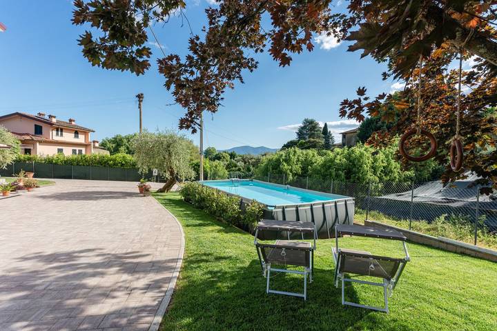 Villa 'Meschi' with private pool, Wi-Fi and air conditioning in Capannori, Lucca Provisen