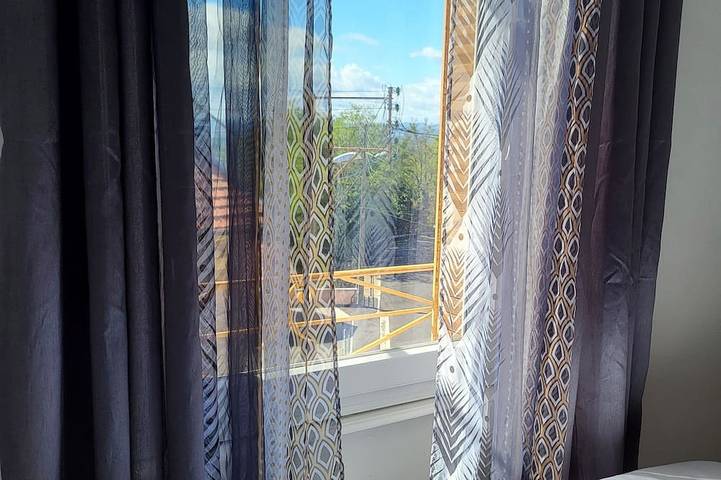 Suite mansardée avec vue dégagée – Thiers centre, proche gare in Thiers, Région de Thiers