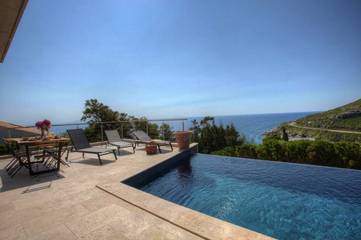 Location de vacances pour 8 personnes, avec jardin ainsi que piscine et vue, animaux acceptés à Pietracorbara