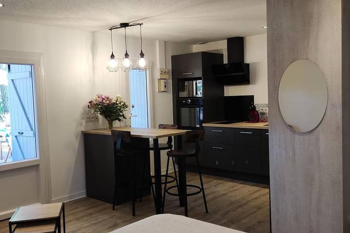 Gîte pour 3 personnes, avec terrasse ainsi que piscine et jardin à Grayan-et-l'Hôpital - 2