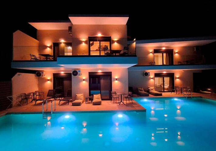 Appart’hôtel pour 3 personnes, avec Terrasse et Jardin ainsi que Piscine et Vue