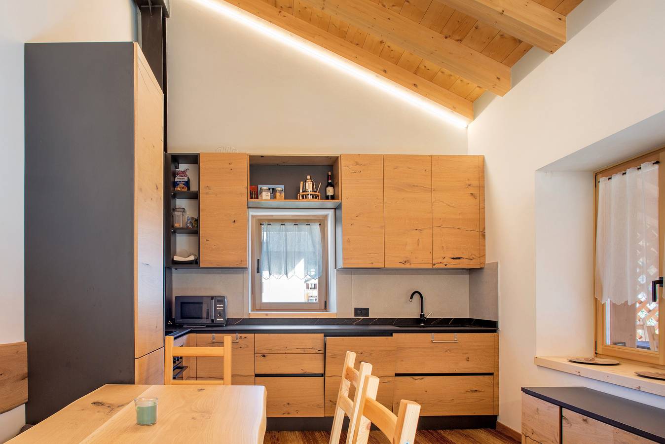 Casa Vacanze 'Dimora Dajana' con Vista Montagna, Terrazza Privata e Wi-Fi in Mezzano, Dolomiti di Fiemme