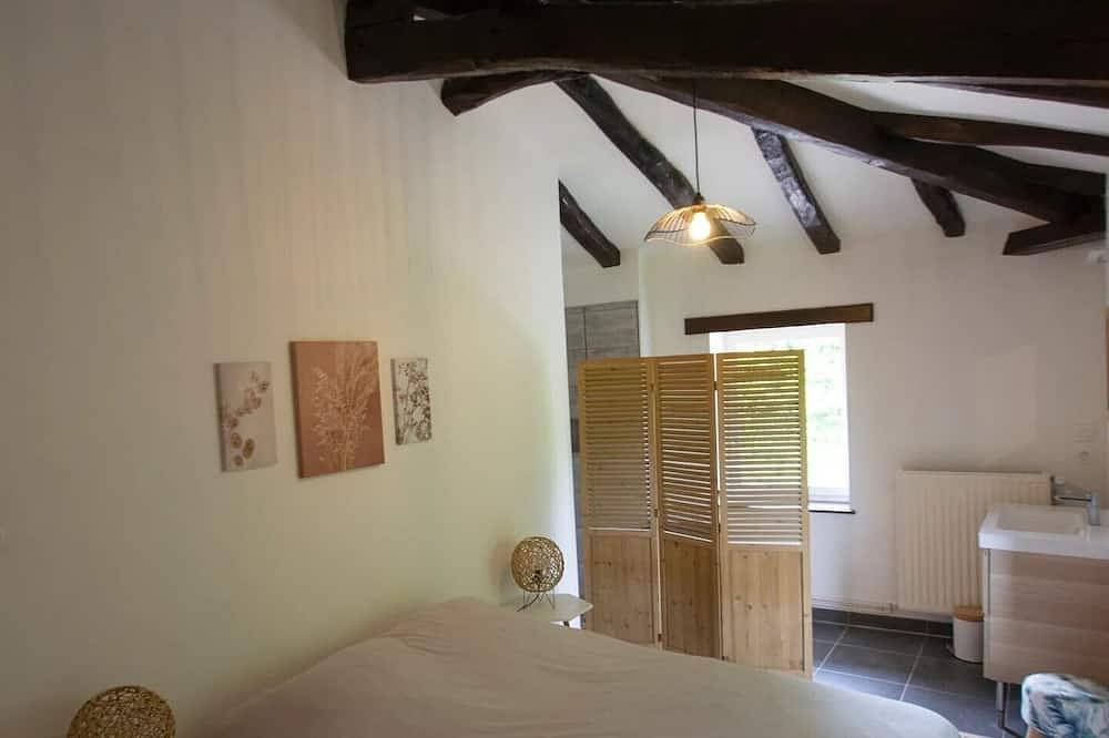 Maison en pierre avec vue in Deux-Grosnes, Région de Villefranche-sur-Saône