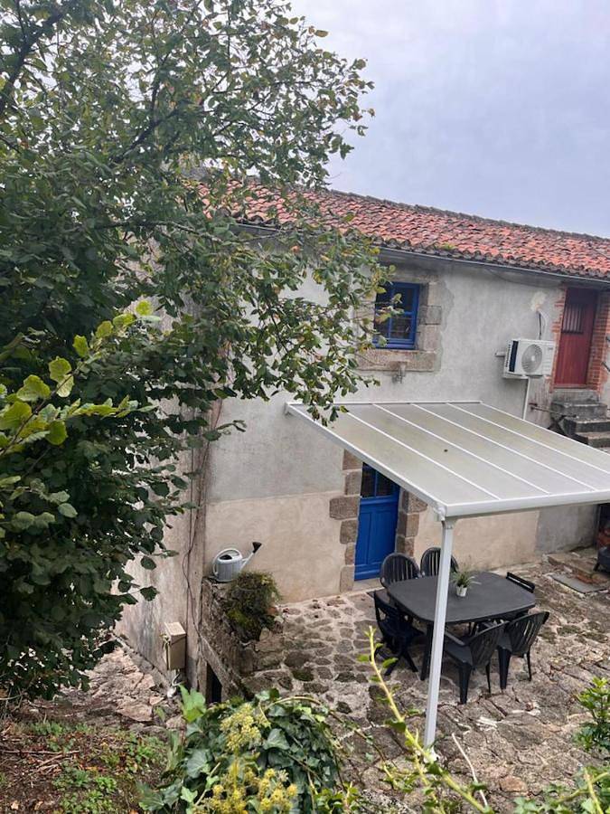 Gîte les Pieds dans l'eau 10 min du Puy du Fo in Treize-Vents, Vallée de la Loire