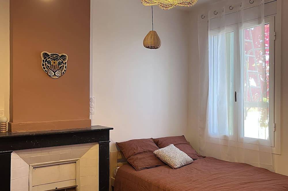 Appartement entier, Bel appartement, cœur de village et terrasse plein sud in Laroque-des-Albères, Région de Céret