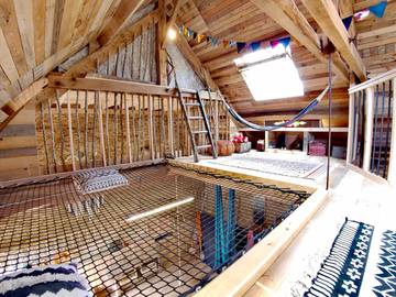Gîte pour 14 personnes, avec jardin dans Manhac