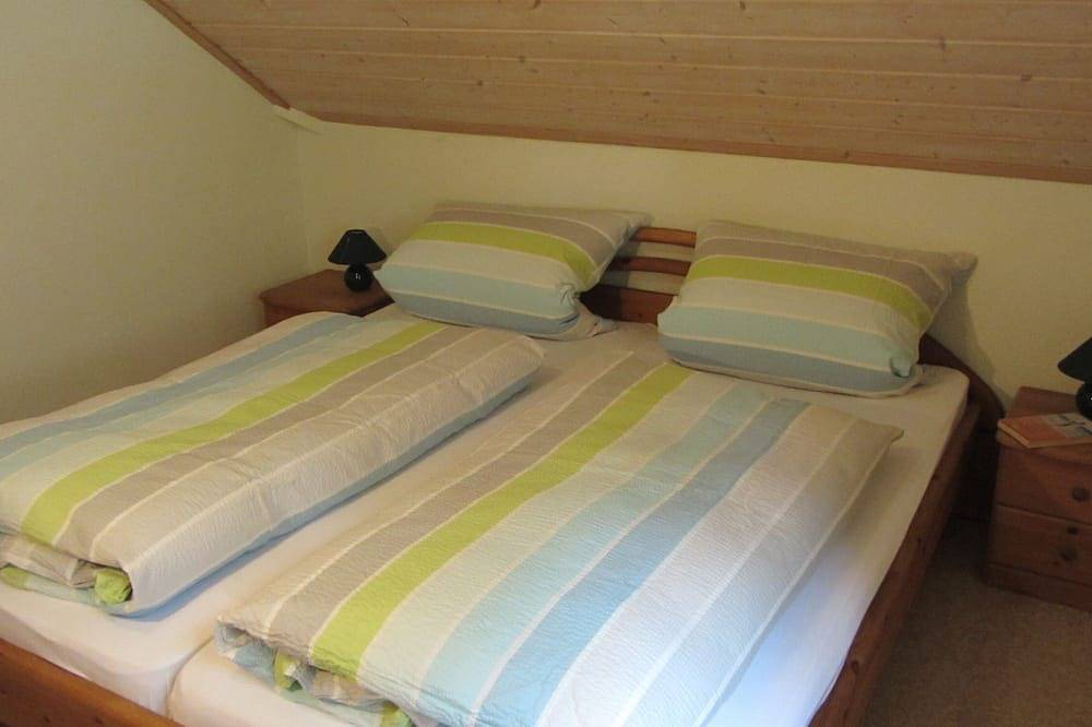 Ganze Wohnung, Familienfreundliche Ferienwohnung mit Blick über das Altmühltal in Riedenburg, Altmühltal
