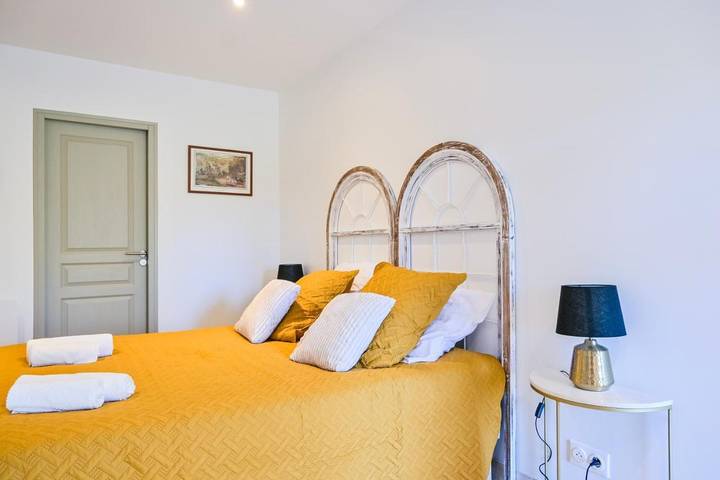 Location de vacances pour 4 personnes, avec Terrasse et Jardin ainsi que Piscine et Vue à Pierrefitte-sur-Sauldre