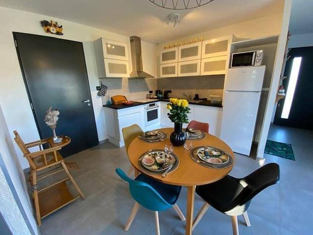 Gîte pour 4 personnes, avec terrasse et vue à Étival-Clairefontaine - 2