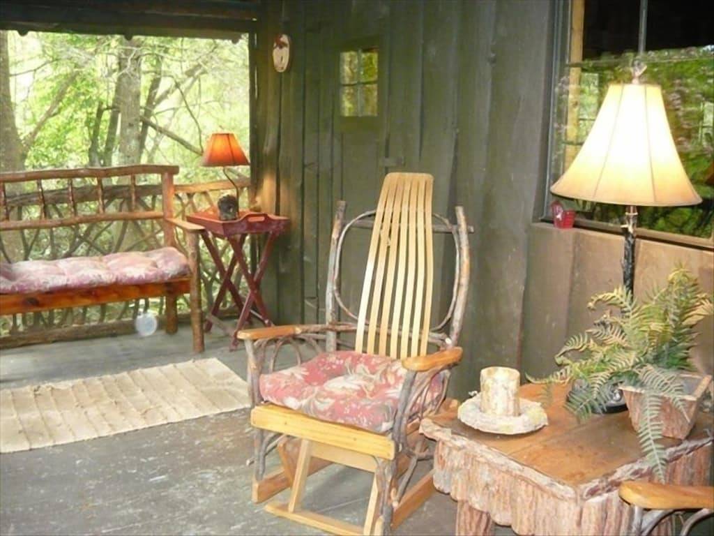 Log Cabin for 4 Guests in Highlands (NC), Macon County