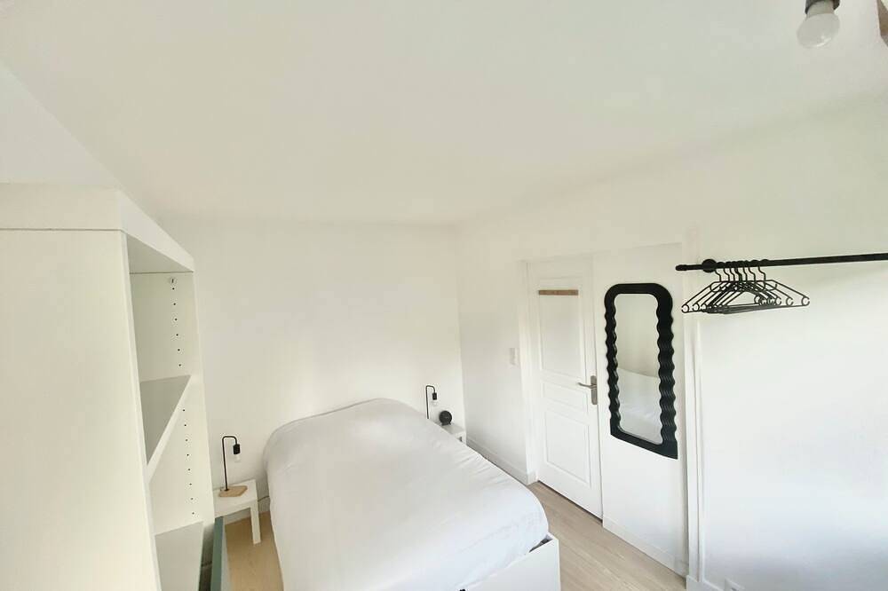 Apartamento entero, Modern apartment with 4 bedrooms 2 bathrooms in Saint-Herblain, Nantes region
