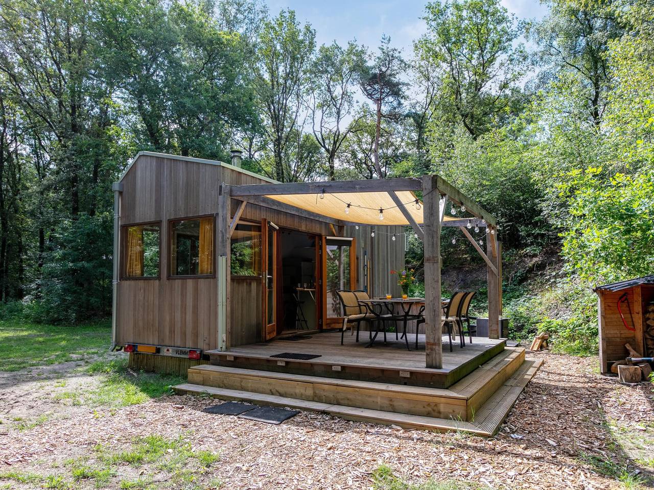 Prachtige Tiny House met hottub midden in het bos in Uden, Noord-Brabant