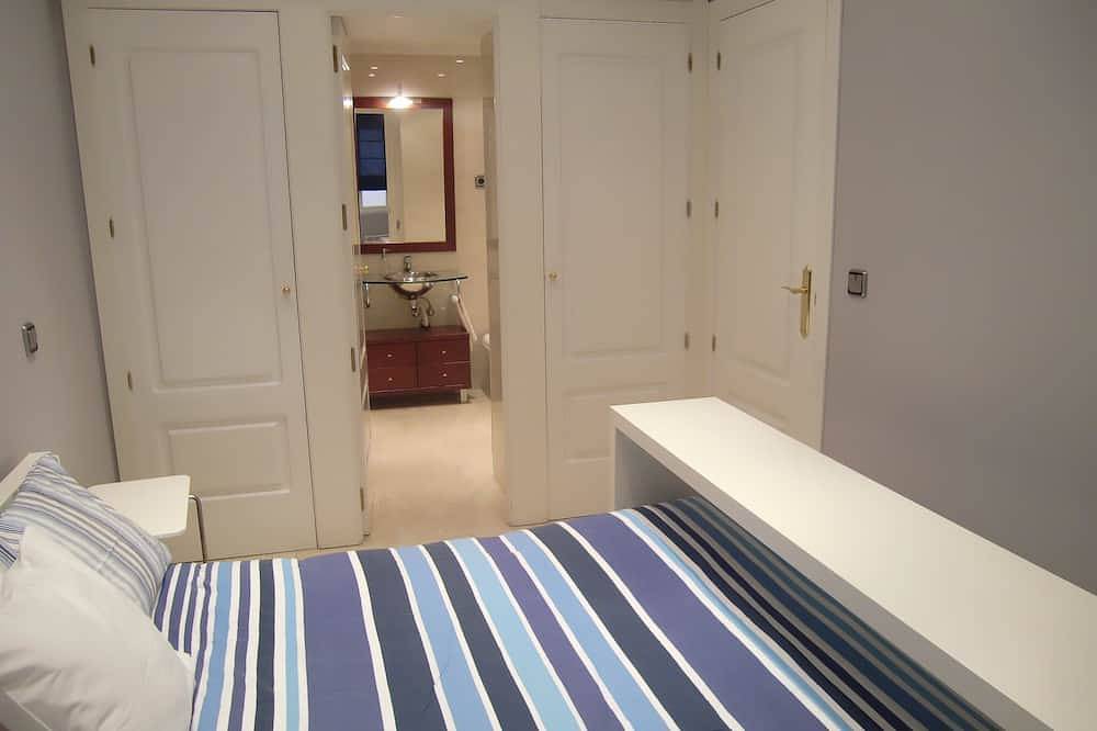 Entire apartment, Delightful Tourist Apartment near the center of Madrid in Tetuán, Madrid