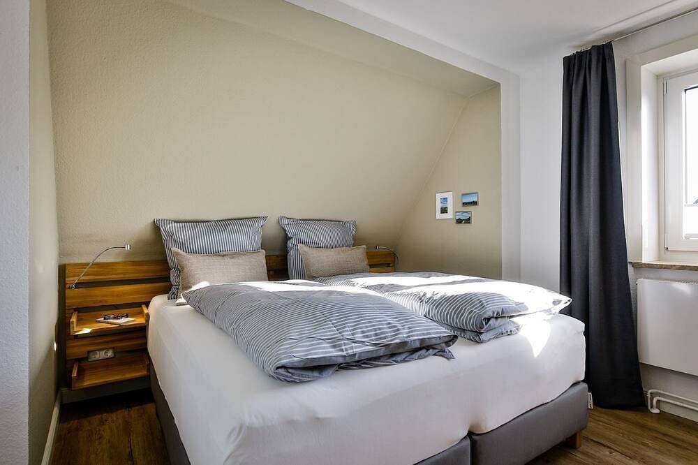 Meerzeit - Moderne Haushälfte mit umzäuntem Garten für bis zu 8 Personen mit in Hörnum, Sylt