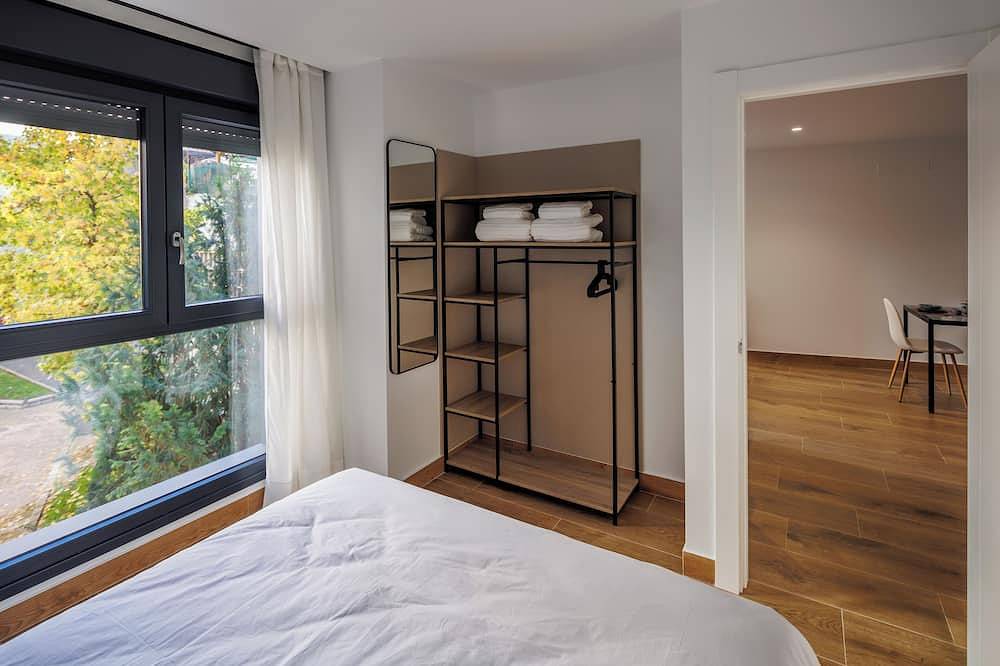 Entire apartment, Double Apartment With Parking Included in Logroño, La Rioja Province