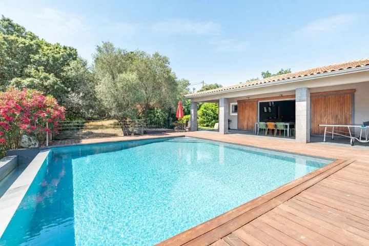 Chalet para 10 personas, con vistas además de piscina y jardín - 1