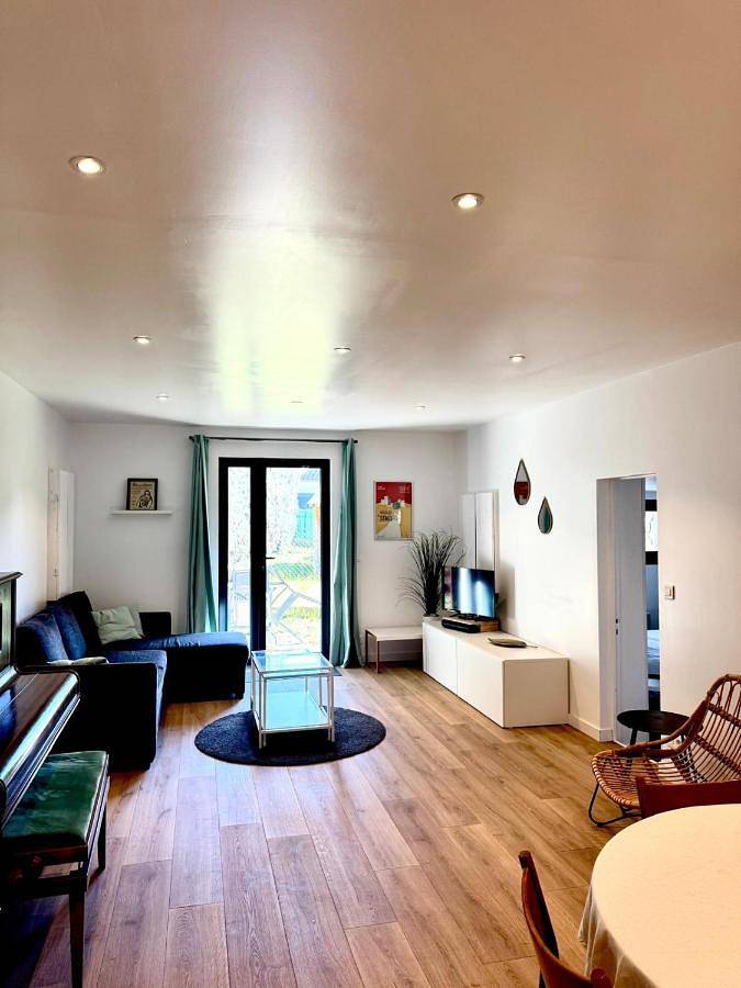 Appartement entier, One-Bedroom Apartment in Pujaut, Région de Nîmes