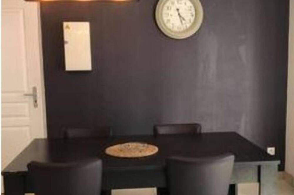 Entire apartment, Chez Benjamin -> 1 bedroom / sleeps 4 in Azay-le-Rideau, Loire Valley