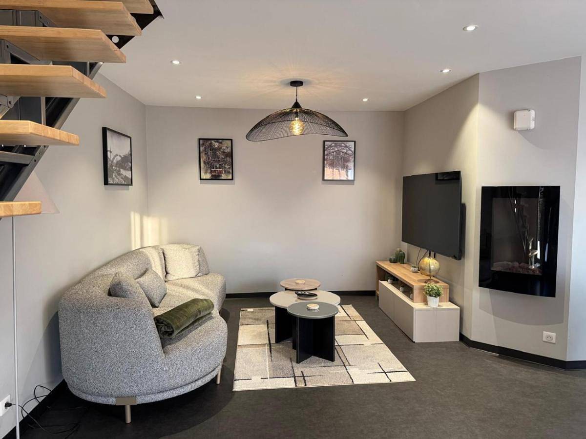 Appartement entier, Three-Bedroom Apartment in Pont-du-Château, Région de Clermont-Ferrand