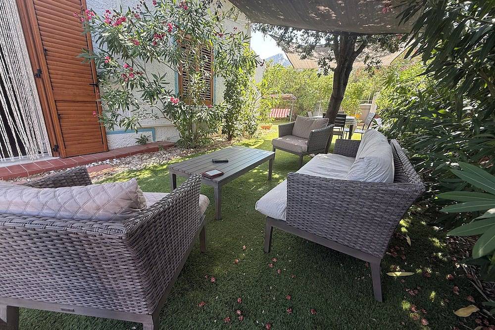 Appartamento intero, Bilocale Con Giardino  Comfort & Relax  A Pochi Minuti Dal Mare in Cala Gonone, Dorgali