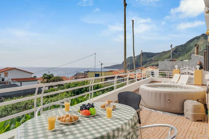 Location de vacances pour 6 personnes, avec balcon et vue à Caniçal