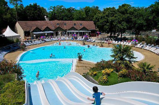 Camping pour 8 personnes, avec piscine et terrasse, animaux acceptés à Saint-Brevin-les-Pins