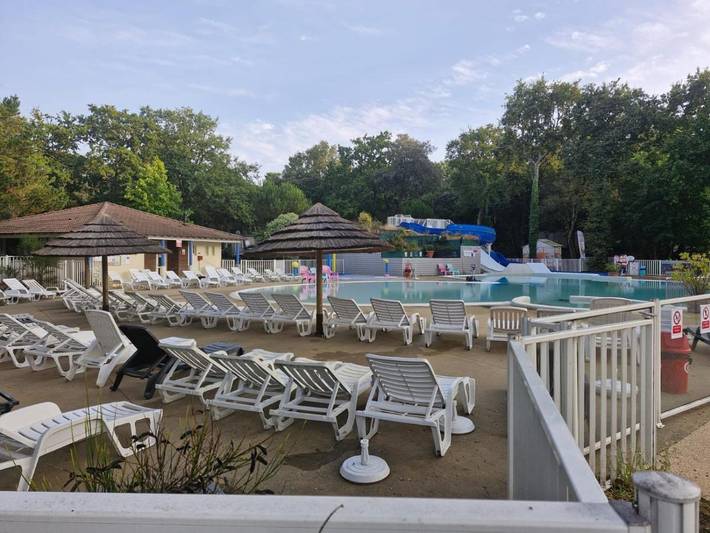 Camping pour 6 personnes, avec jardin et piscine ainsi que bassin pour enfant et vue à Saint-Brevin-les-Pins - 2
