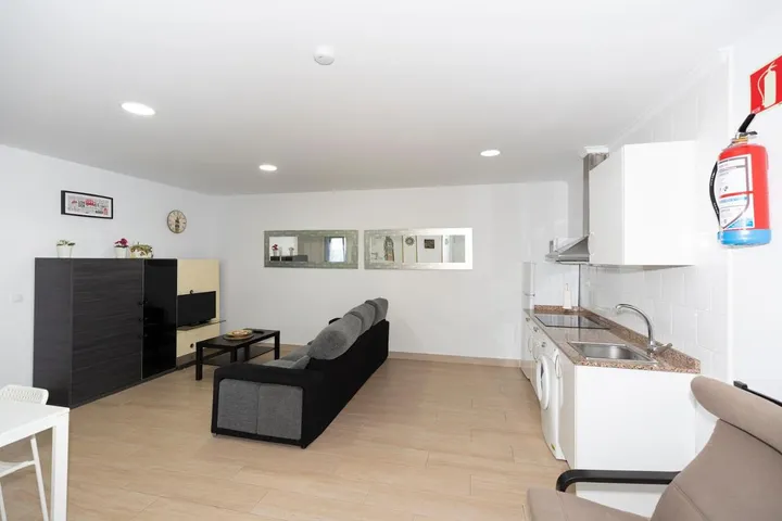 Apartamento de vacaciones para 6 personas, con jardín además de piscina y vistas - 1