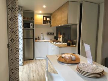 Gîte pour 4 personnes, avec piscine et vue ainsi que terrasse et jardin à Dun-le-Palestel