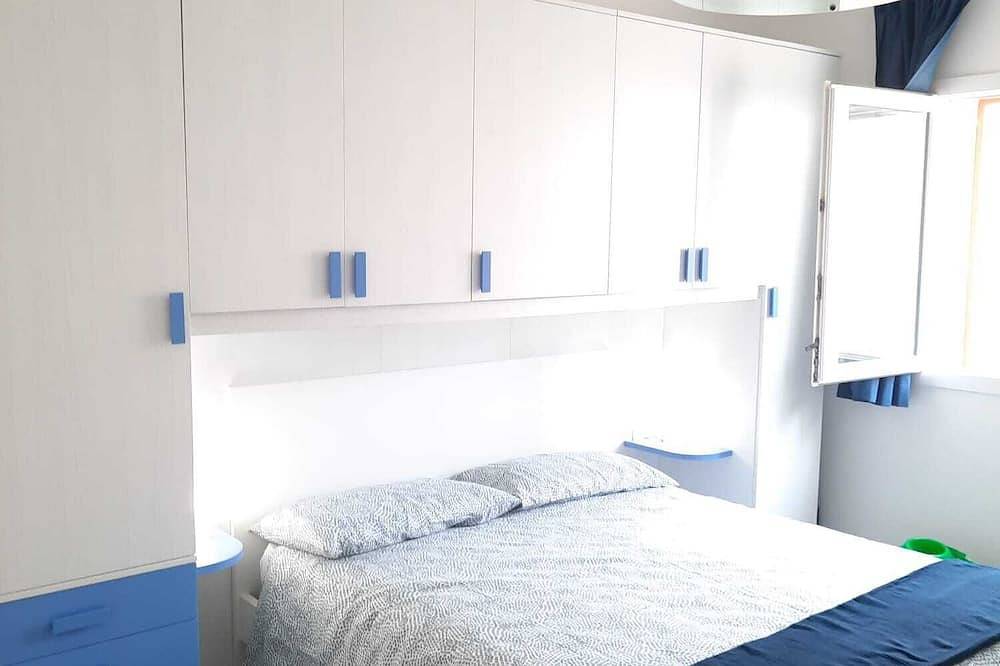 Apartamento entero, Two-room sea view apartment with private courtyard area in Trinità d'Agultu e Vignola (Borgo), Trinità d'Agultu e Vignola