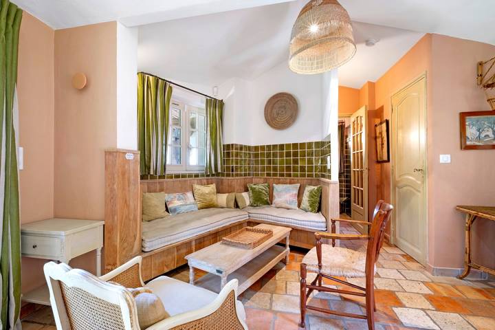 Maison de vacances pour 3 personnes, avec jardin et sauna, animaux acceptés à Roquefort-les-Pins