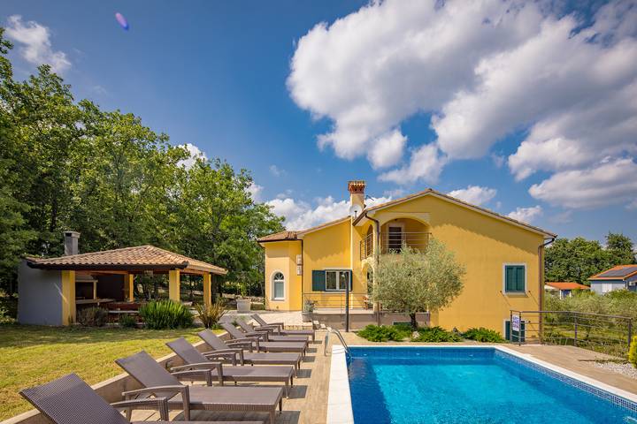 Villa für 8 Personen, mit Terrasse und Pool, mit Haustier in Labin