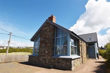 Cottage for 8 People in Broad Haven, Pembrokeshire, Photo 1