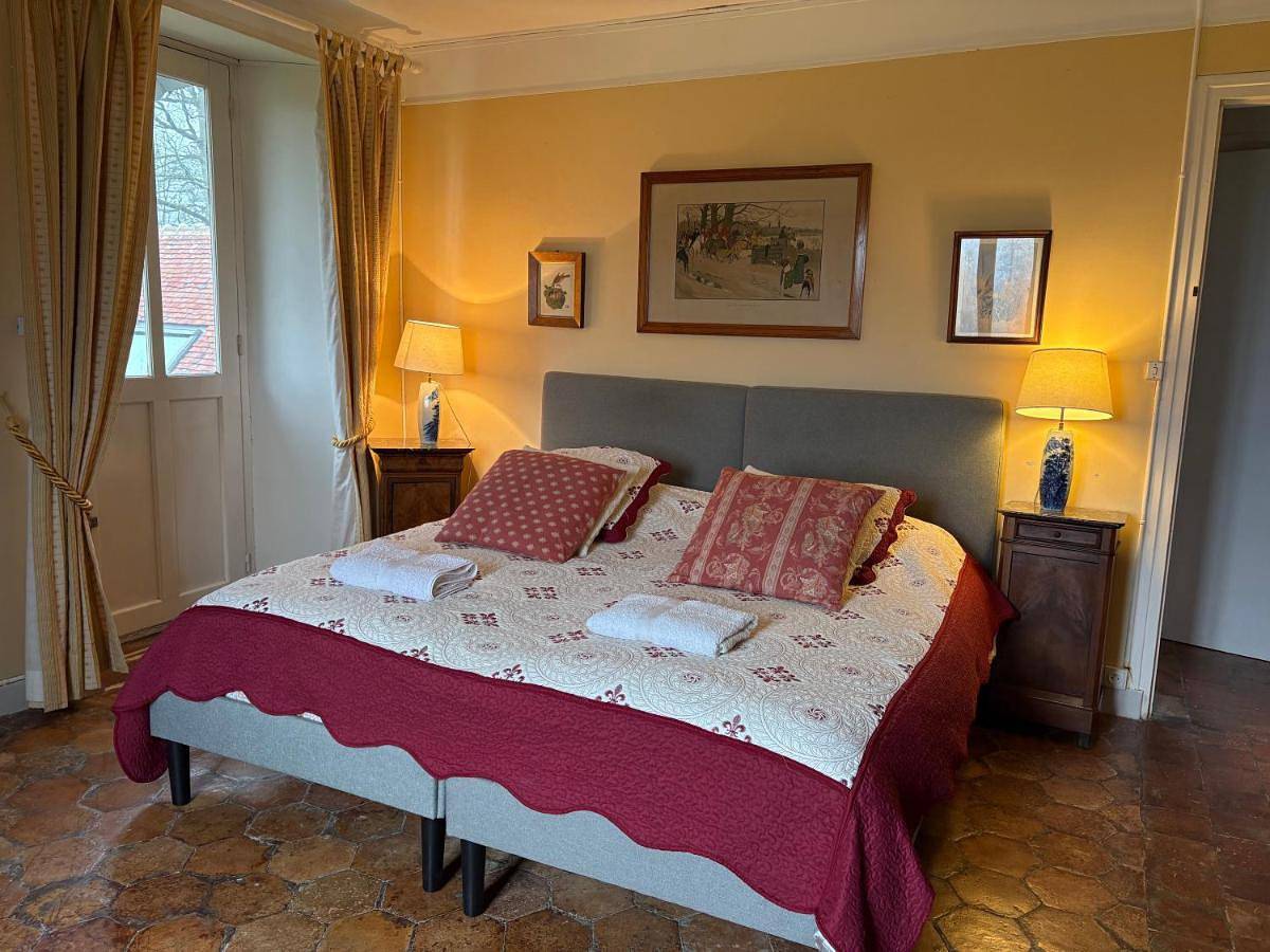 Five-Bedroom House in Beaumont-les-Autels, Région de Nogent-le-Rotrou