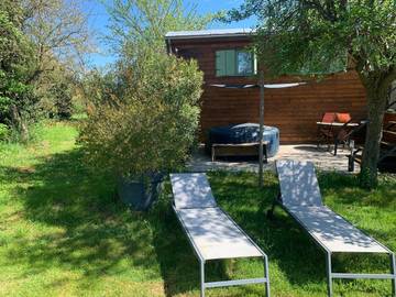 Tente pour 2 personnes, avec balcon ainsi que jacuzzi et jardin dans l' Ariège