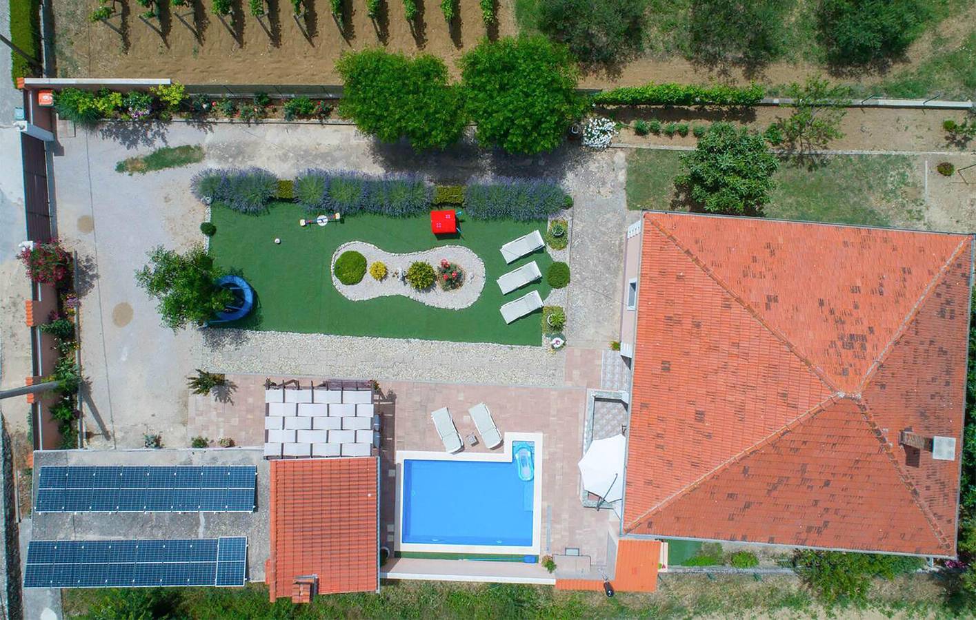 Moderne 2-Zimmer-Wohnung mit Pool und Terrasse in der Nähe des Stadtzentrums von Benkovac in Benkovac, Grad Benkovac