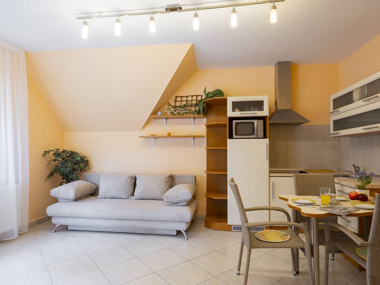 Ganze Wohnung, Catalpa in Balatonföldvar, Plattensee Südufer