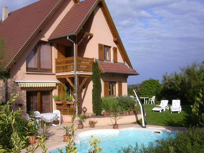 Location de vacances pour 4 personnes, avec Terrasse ainsi que Jardin et Piscine à Bennwihr