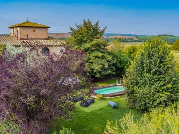 Gîte pour 8 personnes, avec jardin et vue à Buonconvento