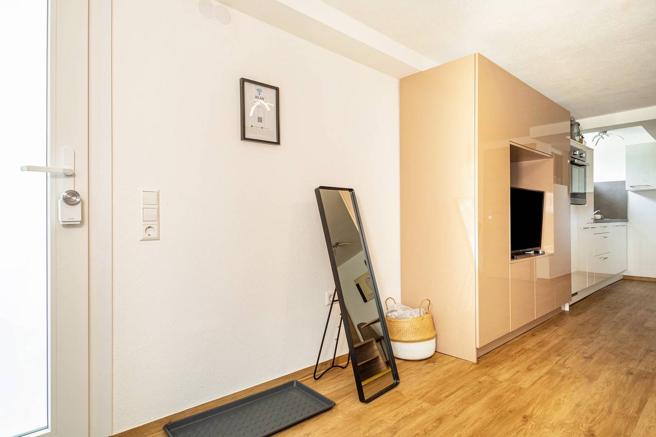 Ganze Wohnung, Souterrain-Ferienwohnung 'Am Riedlewald' mit Gemeinschaftsgarten und Wi-Fi in Friedrichshafen, Region Bodensee-Oberschwaben