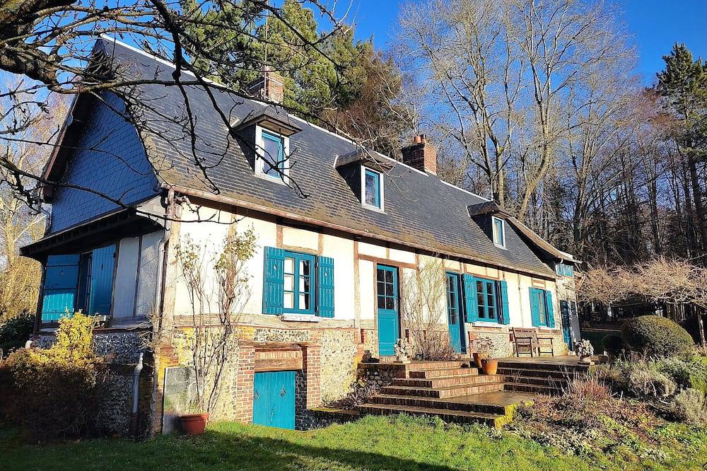 Jolie maison traditionnelle rénovée, charme, calme dans un écrin de verdure. in Bézancourt, Région de Dieppe
