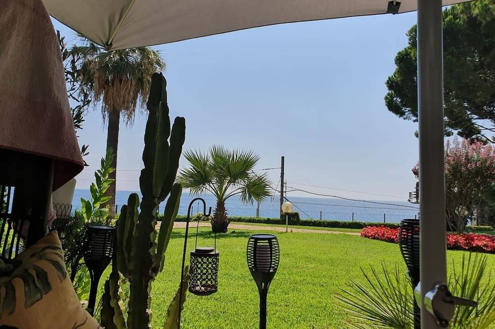 Magnificent luxury duplex with seafront terrace in Cannes La Bocca, Cannes