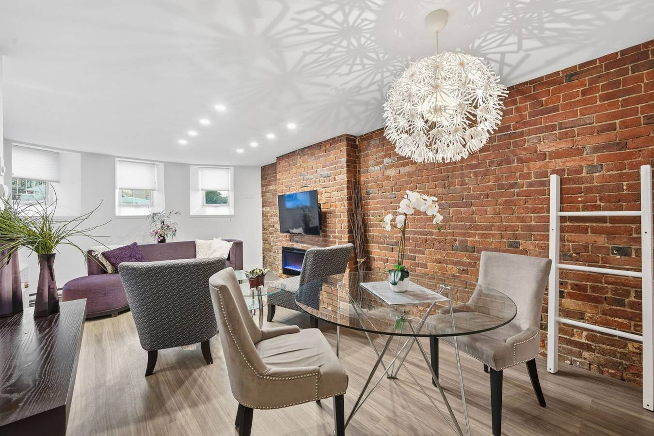 Apartamento inteiro, Modern Heritage Apartment in the Heart of Halifax in Downtown Halifax, Halifax (desambiguação)